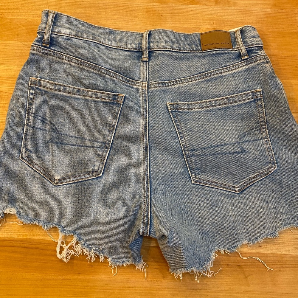 American Eagle - high rise - 90s boyfriend short - Picture 2 of 4